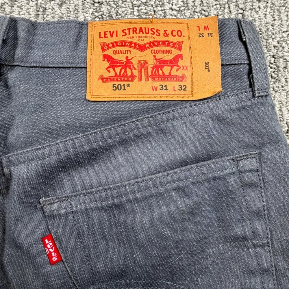 Levi's 501 Jeans Mens 31x32 Grey Original Fit Straight Leg Button Fly Denim